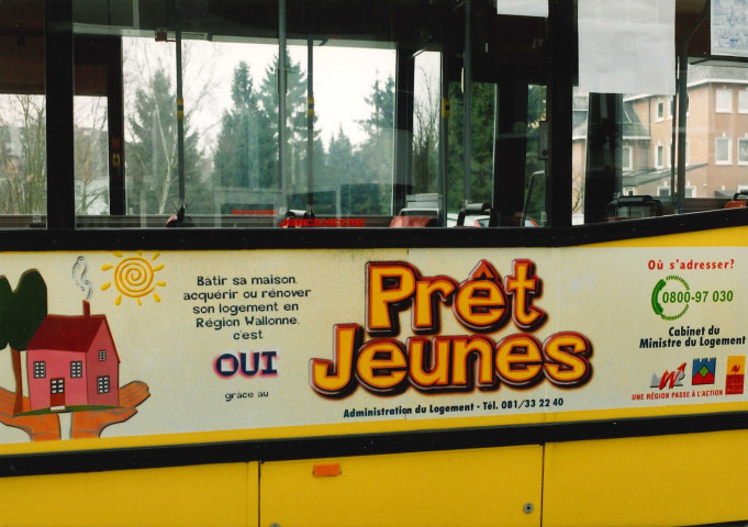 Namur. Jambes. Cabinet Daerden. Conférence de presse sur les prêts jeunes.