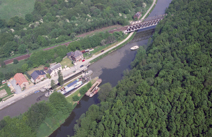 Pont-rail, barrage et écluse n°5.