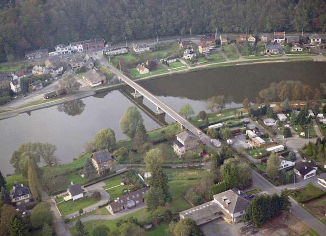 Godinne. Pont sur la Meuse entre les RN92 et 947.