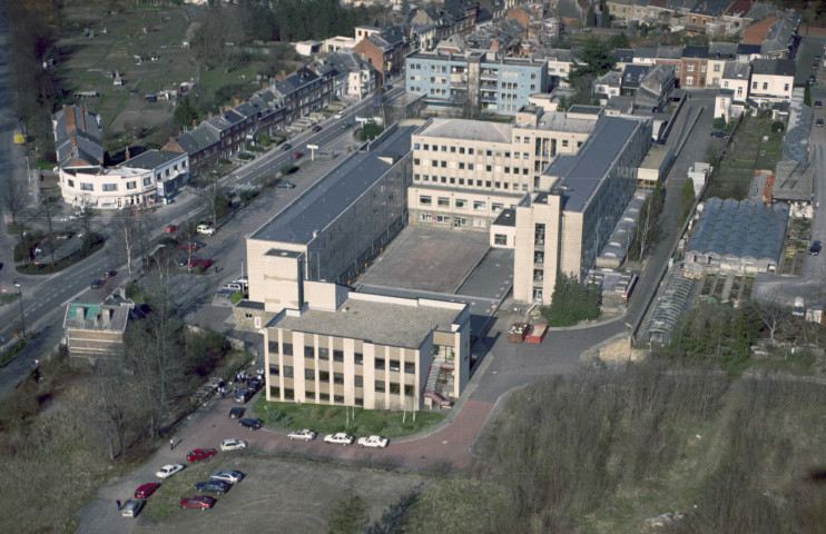 Namur. Salzinnes. Ancienne maternité, futurs bureaux de l'IG43 du Ministère de l'Équipement et des Transports.