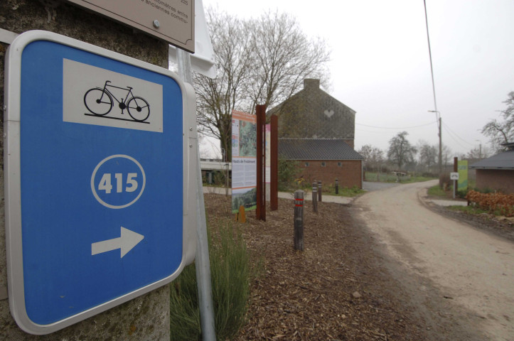 Oupeye. Froidmont. Panneaux installés sur le RAVeL.