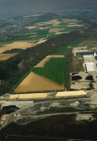 Visé. Lixhe. Canal Albert. Darse et futur centre de regroupement de produits de dragage (CRPD).