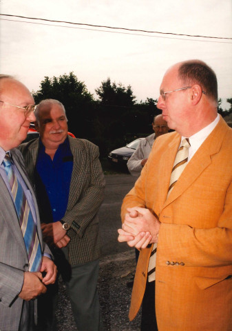 Couvin. Frasnes-lez-Couvin. Premier coup de pelle au bulldozer pour l'assainissement (SIR) du site de la Bouchonnerie.