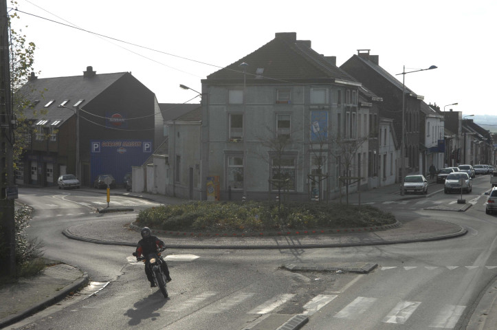 La Louvière. Haine-Saint-Pierre. Œuvre d'art du carrefour "GB".