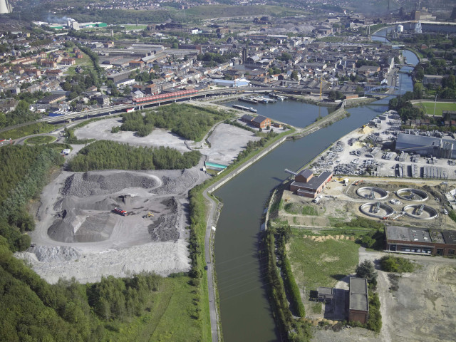 Charleroi. Monceau-sur-Sambre. Gralex, écluse de Monceau et bâtiments d'Electrabel.