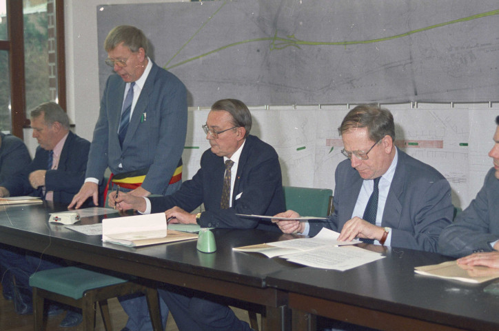 Les Bons Villers, Loverval, Fleurus et Rèves. Visites et conférence de presse de Jean-Pierre Grafé, ministre des Travaux publics.