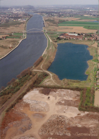 Oupeye. Hermalle sous argenteau. Rive droite du canal Albert.