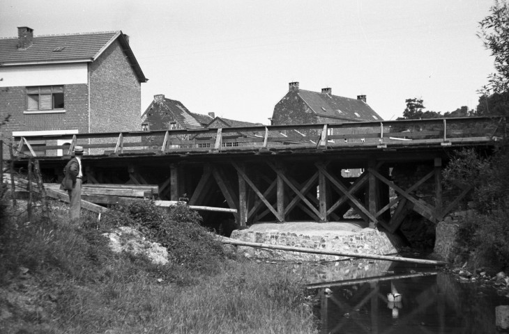 Ombret-Rawsa. Pont sur le ruisseau d'Oxhe.