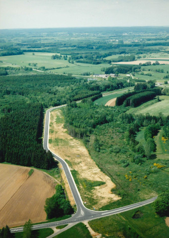 Etalle. Nouveau giratoire et futur tracé du contournement.