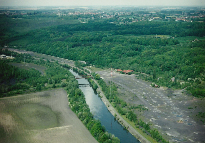 Sambreville. Moignelée. Zone portuaire (PAN). Ancien terril.