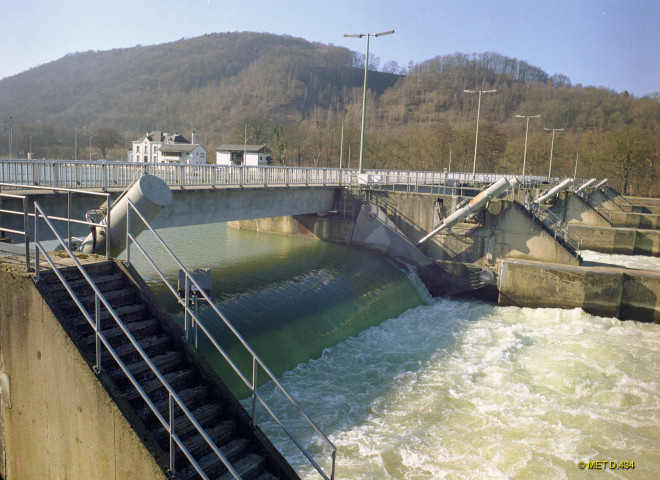 Haute-Meuse. Ecluses et barrages entre Namur et Dinant.