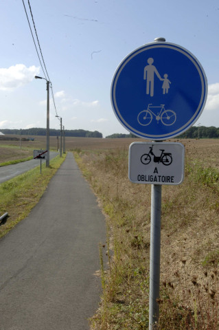 Aiseau-Presles. Chemin rural.