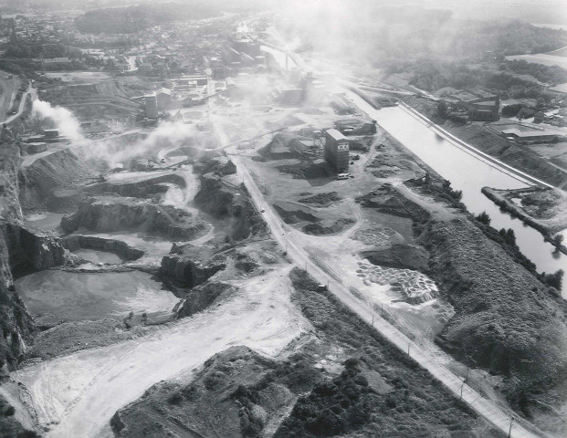 Canal - Vue aérienne de la carrière de la Roquette, aujourd'hui carrière Lemay