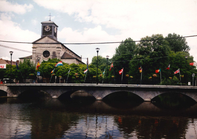 Viroinval. Nismes. Eglise Saint- Lambert (VXIII). Photos du village et de l'Eau Noire.