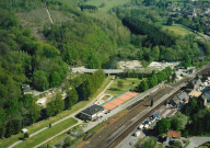 Houyet. Gare SNCB et rivière de la Lesse.
