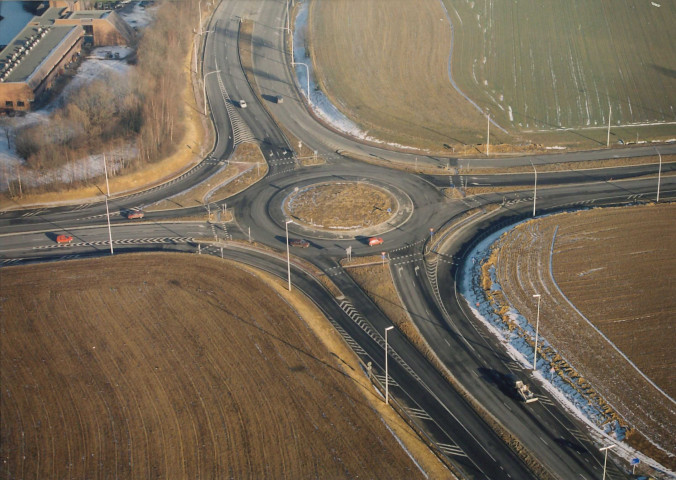 Ottignies - Louvain-la-Neuve. Giratoire entre les RN4 et RN25.