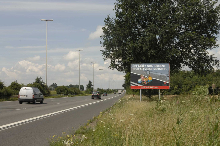 Waremme. Autoroute E40.