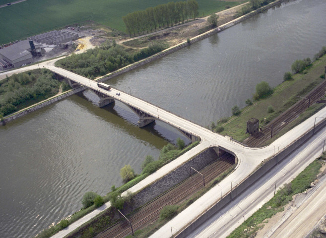 Hermalle-sous-Huy. Pont.