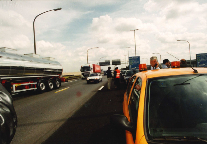 Grâce-Hollogne. Horion-Hozémont. E42. Inauguration par M. le Ministre Daerden de la mise en circulation de la 3° bande autoroutière.