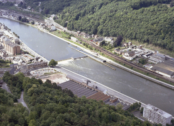 Bouvignes-sur-Meuse. La Meuse.