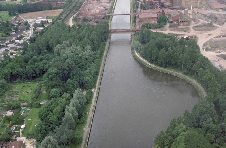 Oisquercq. Pont-route.
Clabecq. Pont-rail des Forges ; pont-rail SNCB ; bassin de virement.