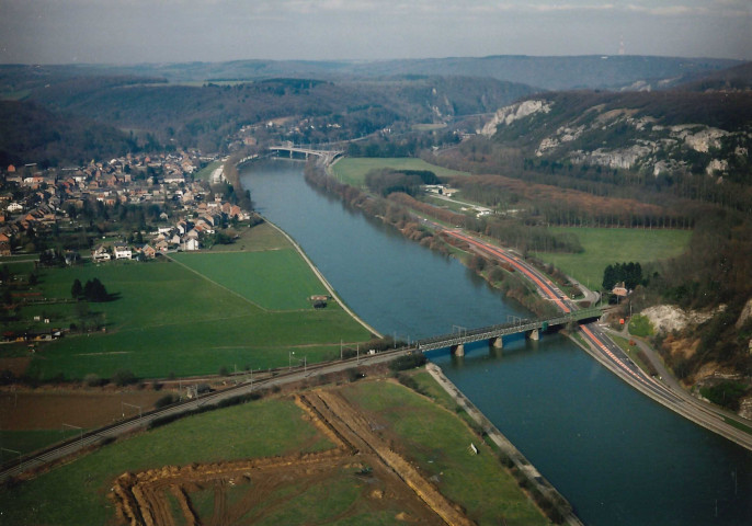 Yvoir. Houx. Vues aériennes.