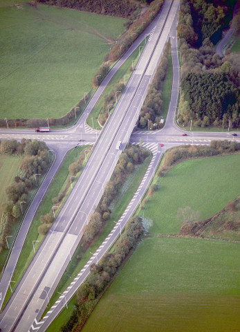 Échangeur et passage inférieur de la RN97 avec la RN4.