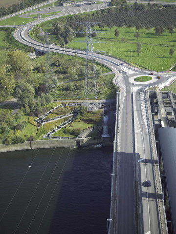 Visé. Lixhe. Canal Albert. Vues aériennes.