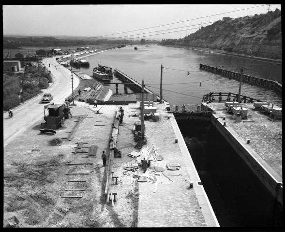 Lanaye. Chantier de construction de la nouvelle écluse sur le Canal Albert.