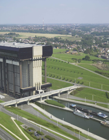 Le Roeulx. Canal du Centre à 1350 tonnes. Ascenseur de Strépy-Thieu.