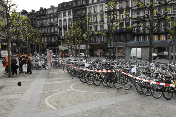 Liège. Hôtel de ville et Centre Mercury à Wandre. Journée vélo en présence du bourgmestre, M. De Meyer.