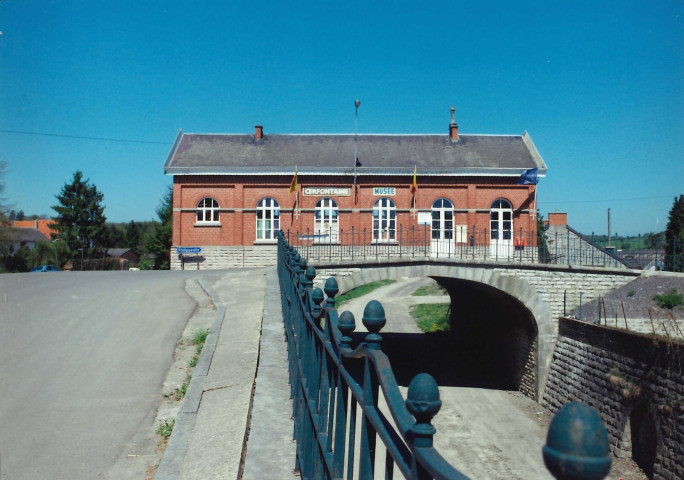 Cerfontaine. Bâtiment de l'ancienne gare, devenu un musée.
