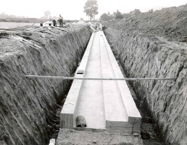 Construction du barrage éclusé d'Ampsin-Neuville