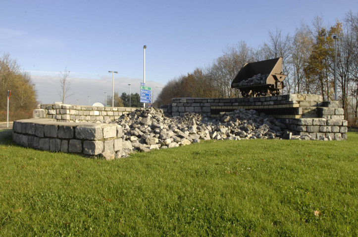 Saint-Georges-sur-Meuse. Œuvre d'art du carrefour "Four à chaud".