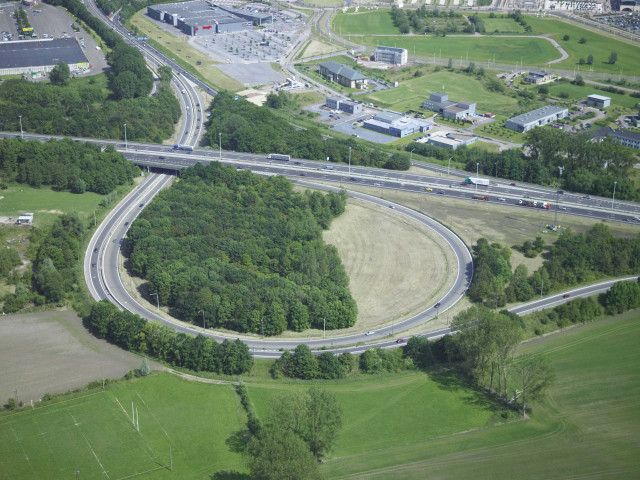 Mons. Jemappes. Vues aériennes de la sortie d'autoroute.