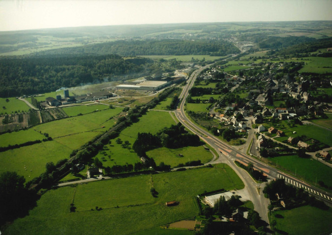 Couvin. Frasnes. Aménagements de la chaussée (berne centrale et bas côtés)