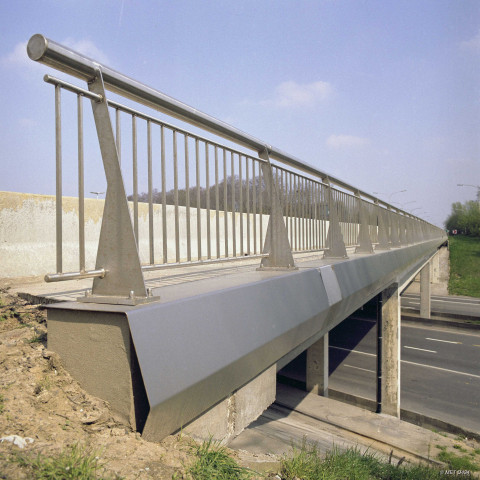 Wavre. Louvrange. Garde-corps et corniche.