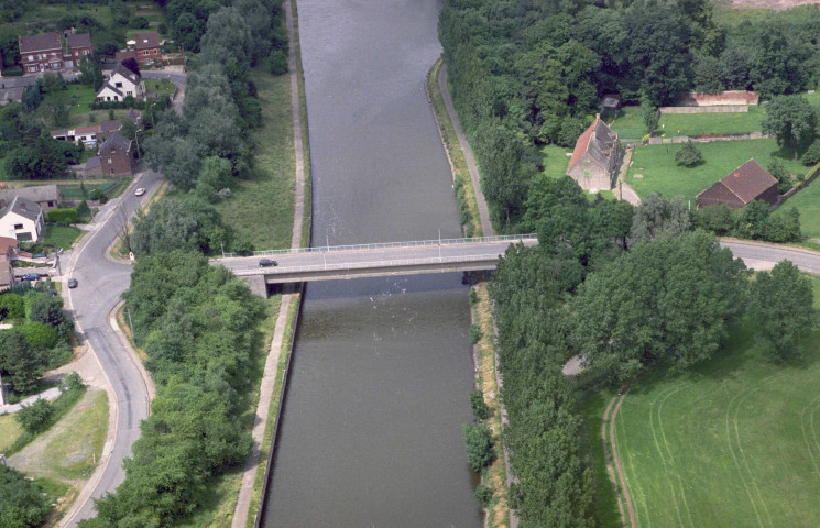 Oisquercq. Pont-route.
Clabecq. Pont-rail des Forges ; pont-rail SNCB ; bassin de virement.