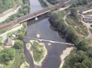 Poulseur. Pont ferroviaire de La Gombe et barrage fixe.