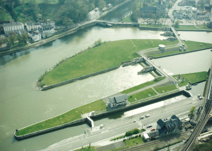 Dinant. Anseremme. Barrage-écluse sur la Meuse.