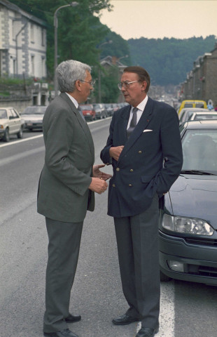 Comblain-au-Pont. Inauguration de la rue d'Aywaille par Jean-Pierre Grafé, ministre des Travaux publics, et C. Tahat, bourgmestre de Comblain-au-Pont.