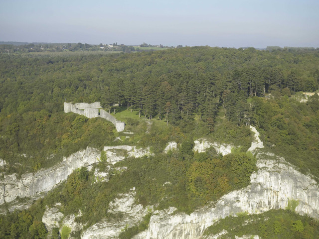 Yvoir. Houx. Poilvache. Vues aériennes.