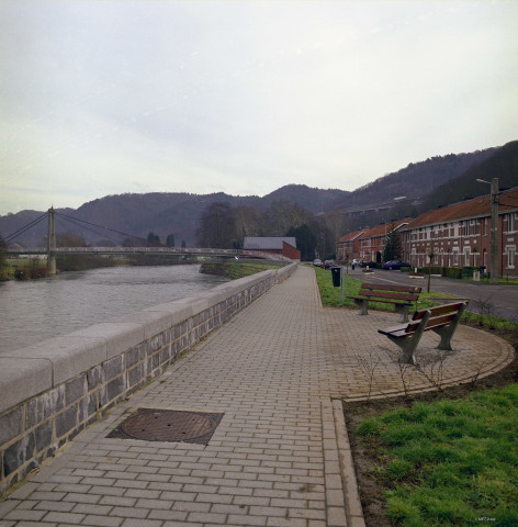 Esneux. Tilff. Ourthe. Mur anti-crue.