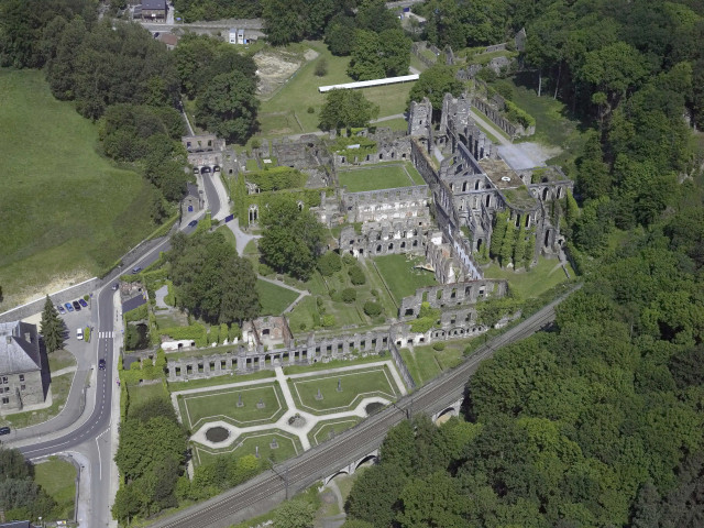 Villers-la-Ville. Abbaye.
