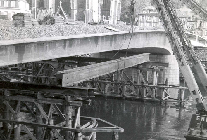 Vues de la construction du pont Charles de Gaulle