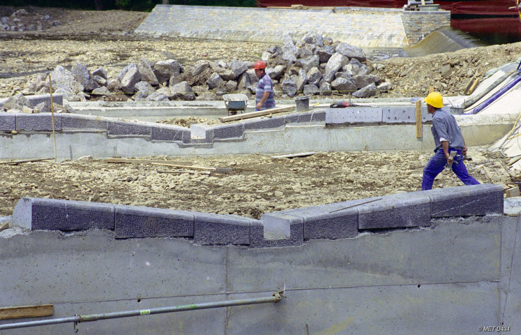 Rendeux. Mise en place des pierres provenant de la carrière "Gore".