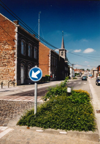 Walcourt. Somzée. Ralentisseur dans la traversée de la localité.