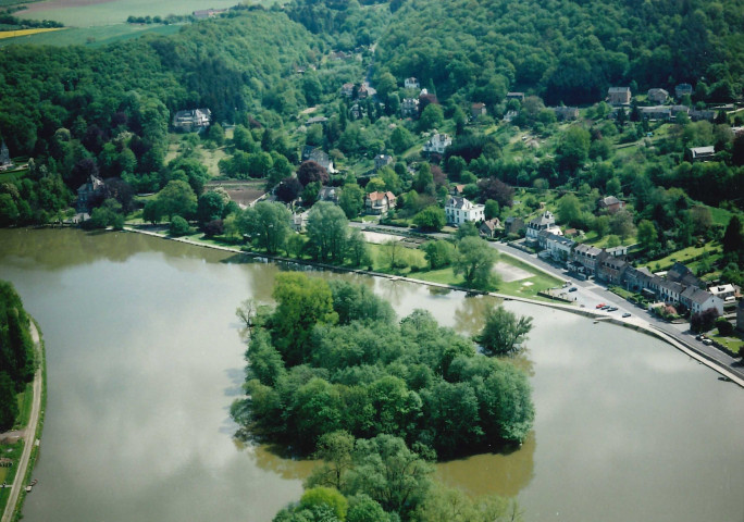 Yvoir. Godinne. Vues aériennes.