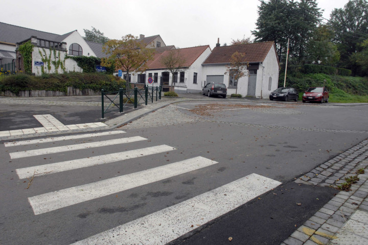 Lasne. Couture-Saint-Germain. Voiries et parkings.