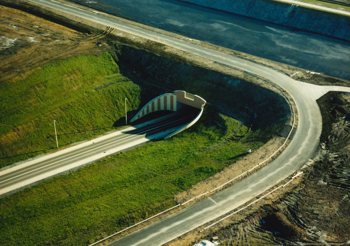 La Louvière. Houdeng-Aimeries. Pont-cadre en aval de l'ascenseur moderne.